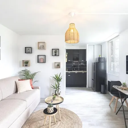 L'authentique *studio *parking Prive* *wifi*calme Apartment